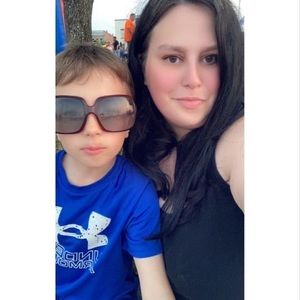 Meet your Posher, Roxanne